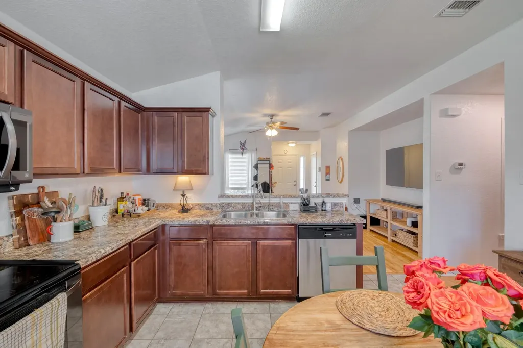 174 Falcon Drive Luling TX 78648
