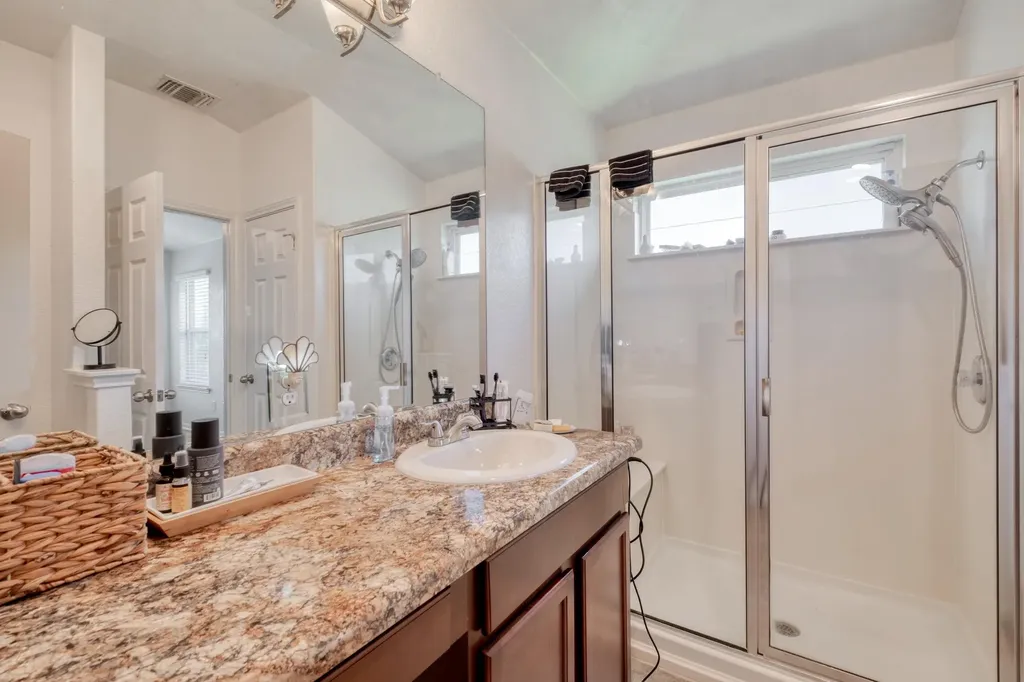 174 Falcon Drive Luling TX 78648