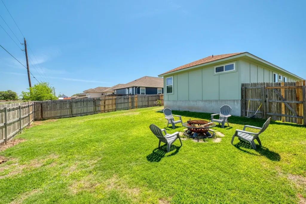 174 Falcon Drive Luling TX 78648
