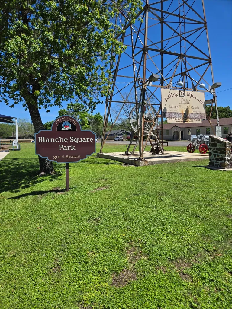 174 Falcon Drive Luling TX 78648