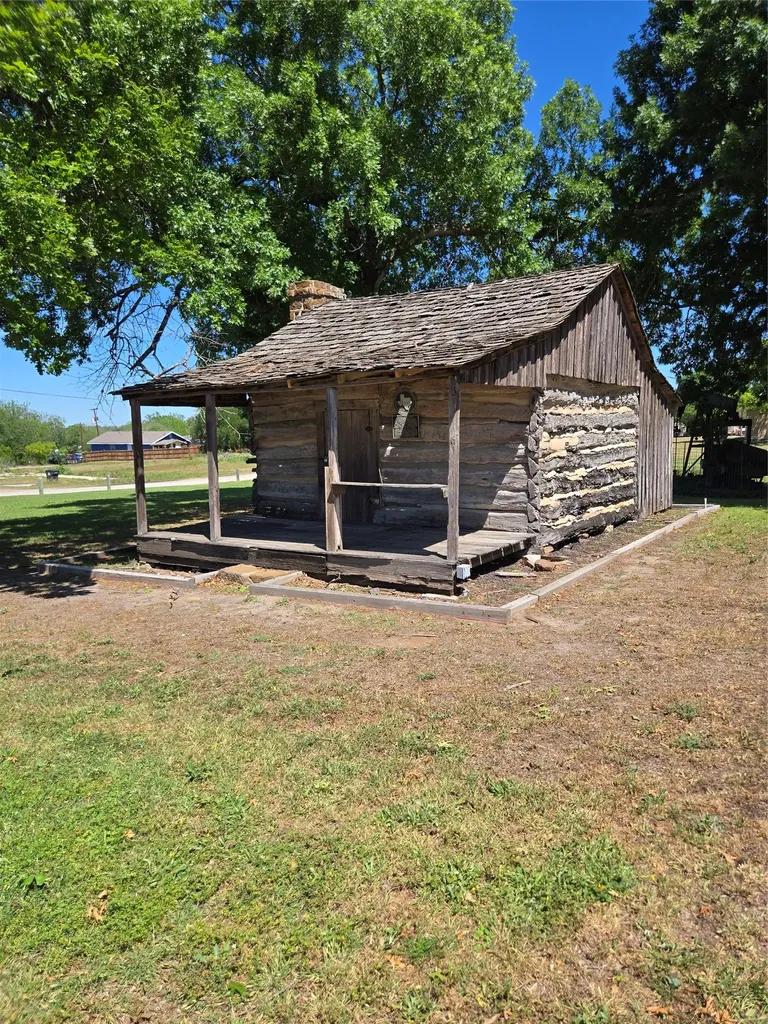 174 Falcon Drive Luling TX 78648
