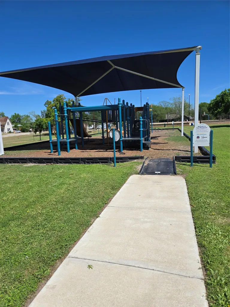 174 Falcon Drive Luling TX 78648