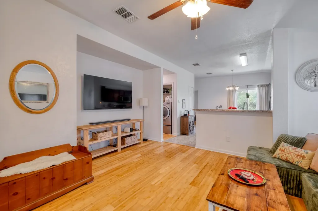 174 Falcon Drive Luling TX 78648