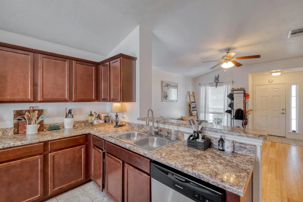 174 Falcon Drive Luling TX 78648