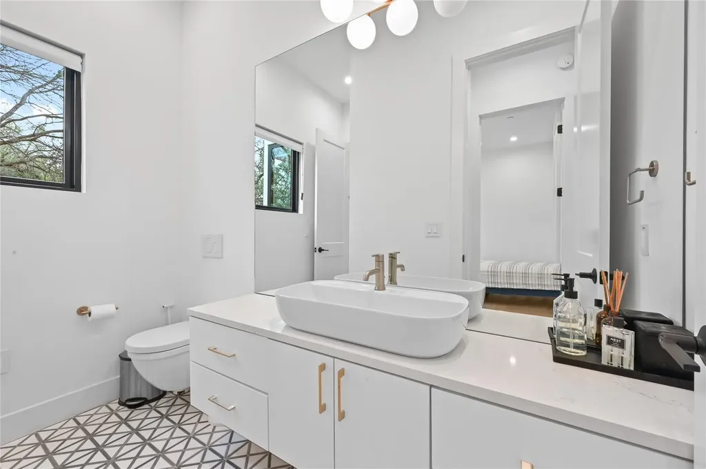 308 Briarwood Trail Austin TX 78746
