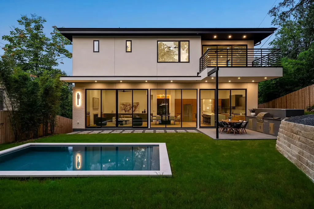 1102 Summit Street Austin TX 78741