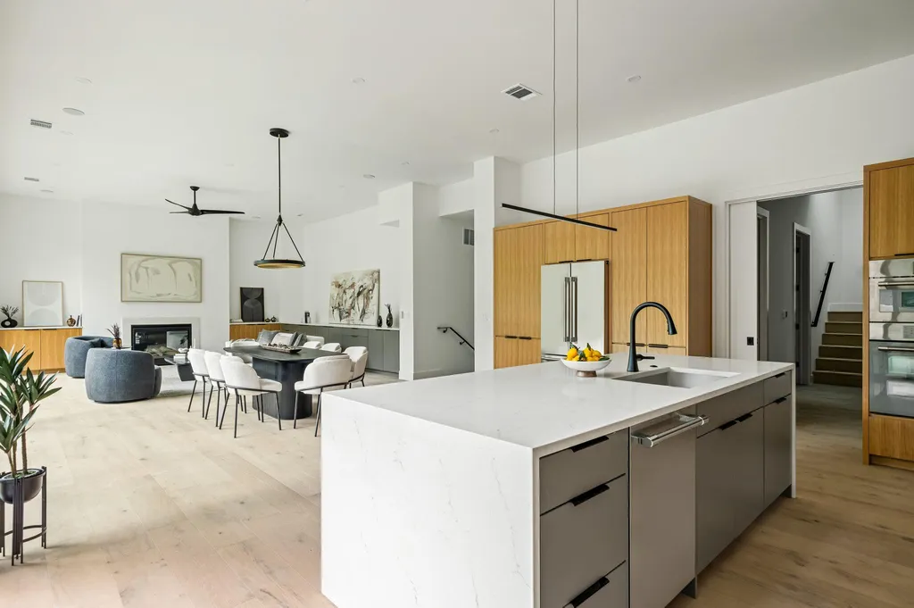1102 Summit Street Austin TX 78741