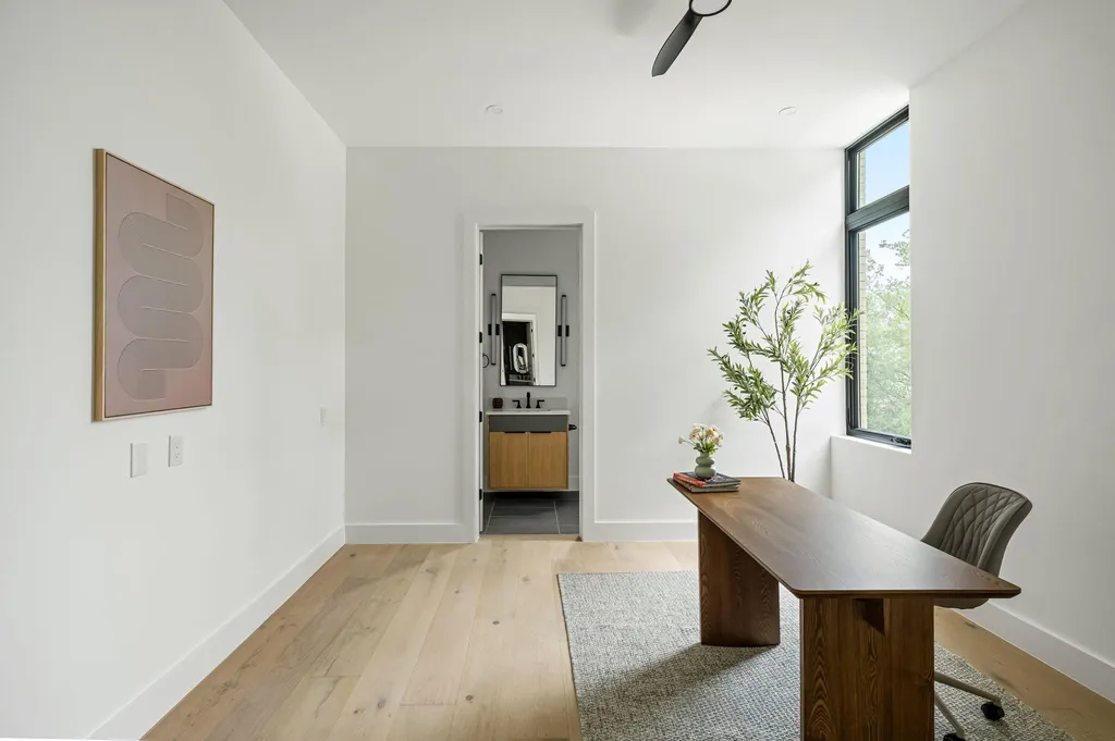 1102 Summit Street Austin TX 78741
