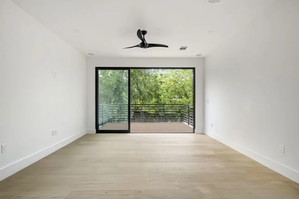 1102 Summit Street Austin TX 78741