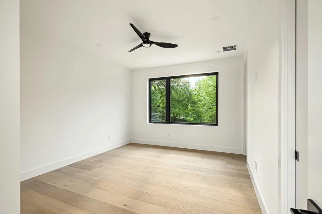 1102 Summit Street Austin TX 78741