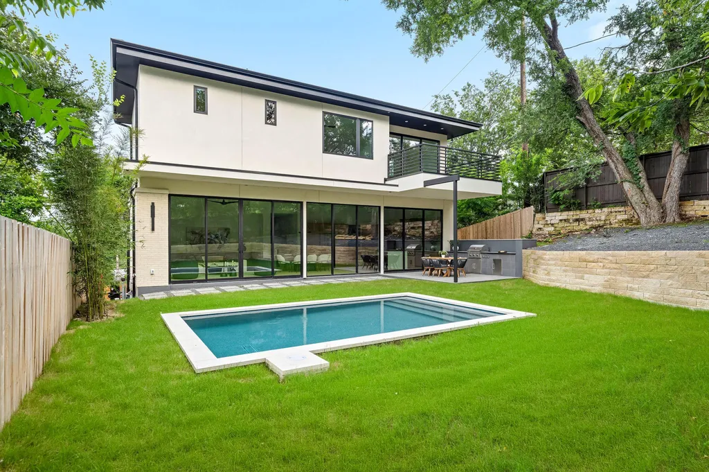 1102 Summit Street Austin TX 78741