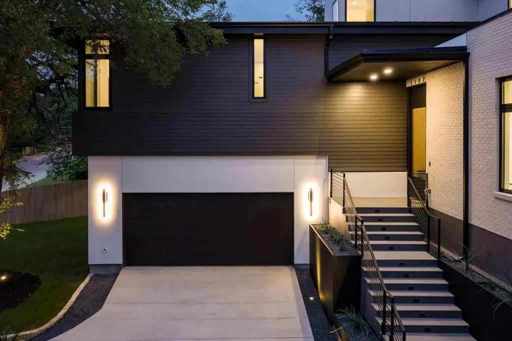 1102 Summit Street Austin TX 78741
