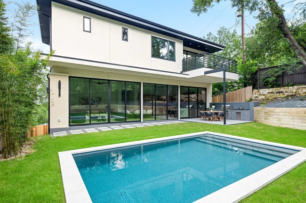 1102 Summit Street Austin TX 78741
