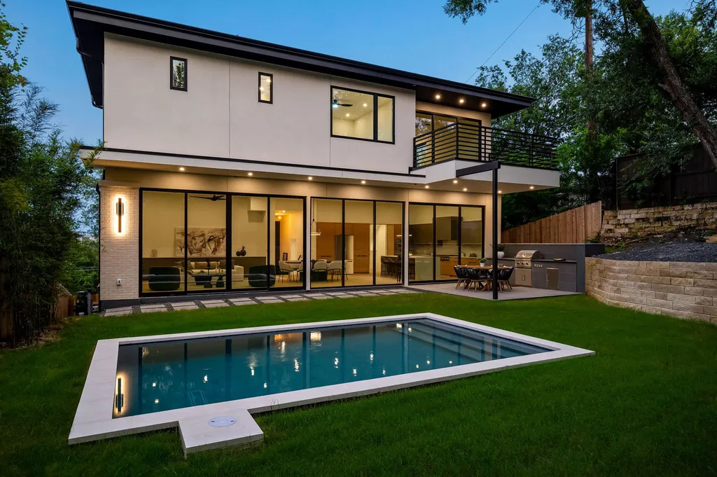 1102 Summit Street Austin TX 78741
