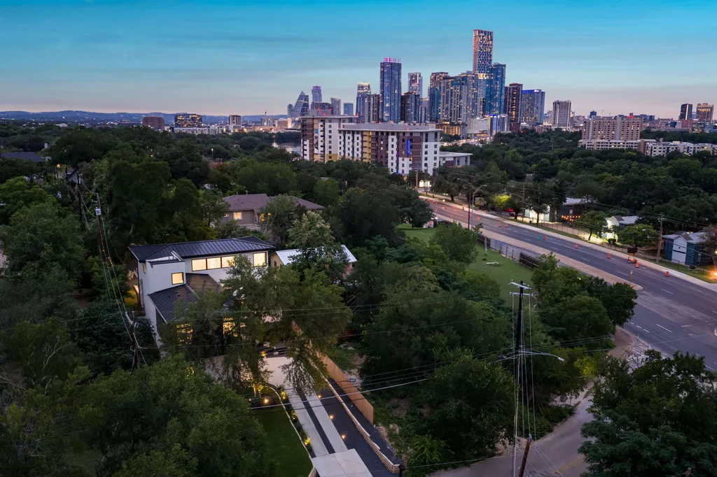 1102 Summit Street Austin TX 78741