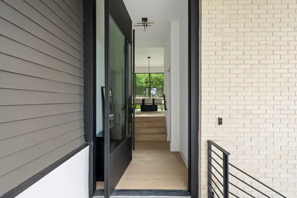 1102 Summit Street Austin TX 78741