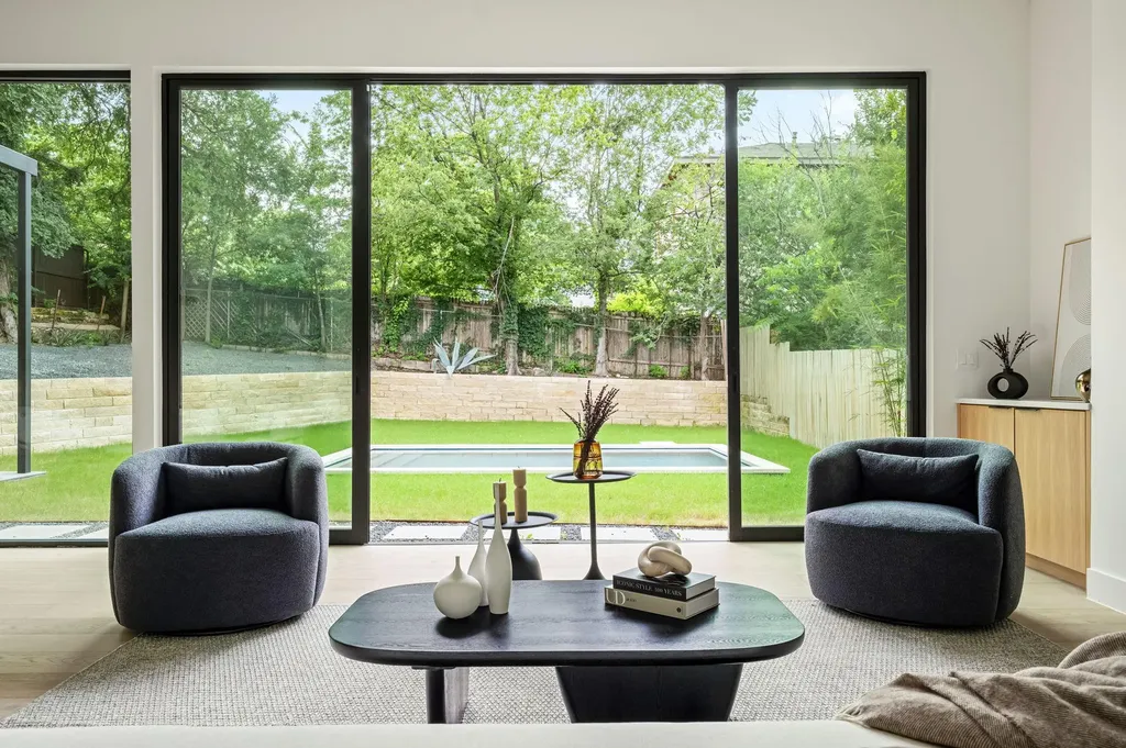 1102 Summit Street Austin TX 78741