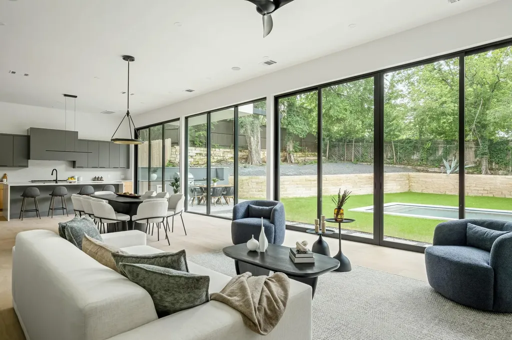 1102 Summit Street Austin TX 78741
