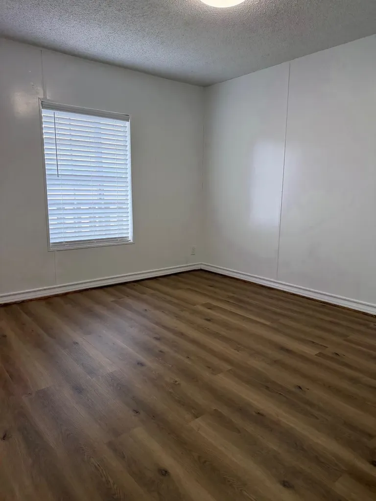 1235 Hoover Street Luling TX 78648