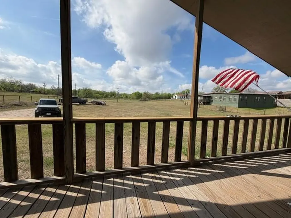 1235 Hoover Street Luling TX 78648