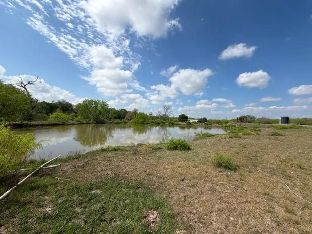 1235 Hoover Street Luling TX 78648