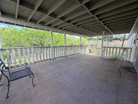 1235 Hoover Street Luling TX 78648
