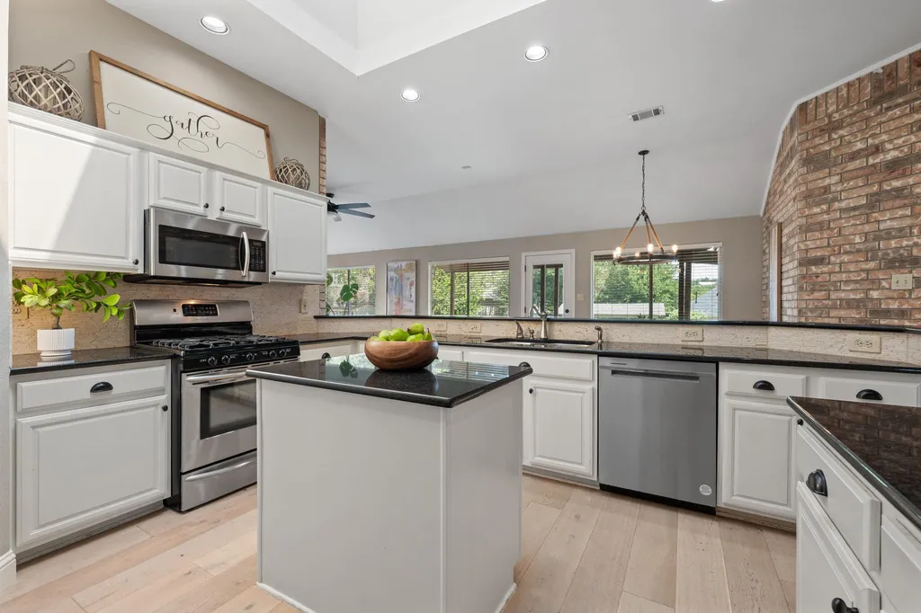 6104 Colina Lane Austin TX 78759