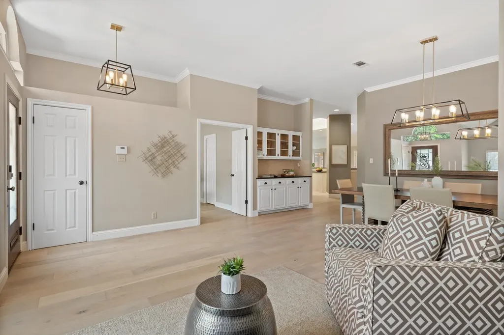 6104 Colina Lane Austin TX 78759