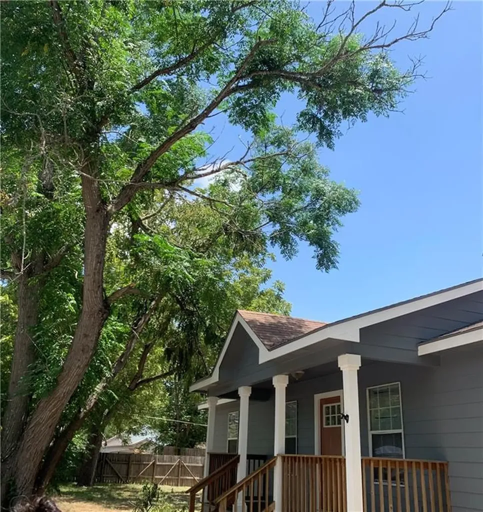 301 Taylor Street Smithville TX 78957