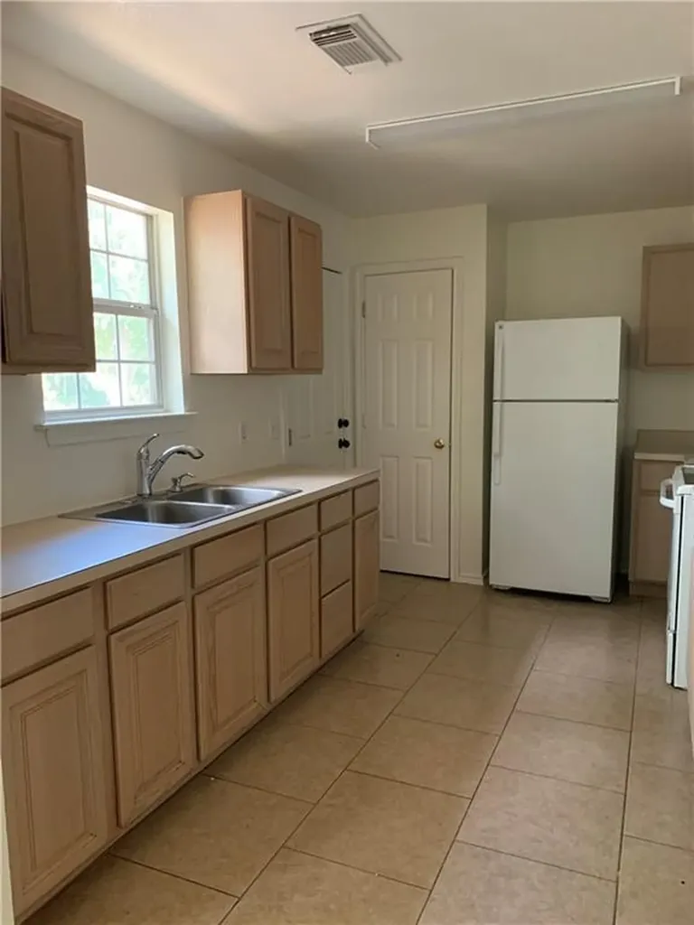 301 Taylor Street Smithville TX 78957