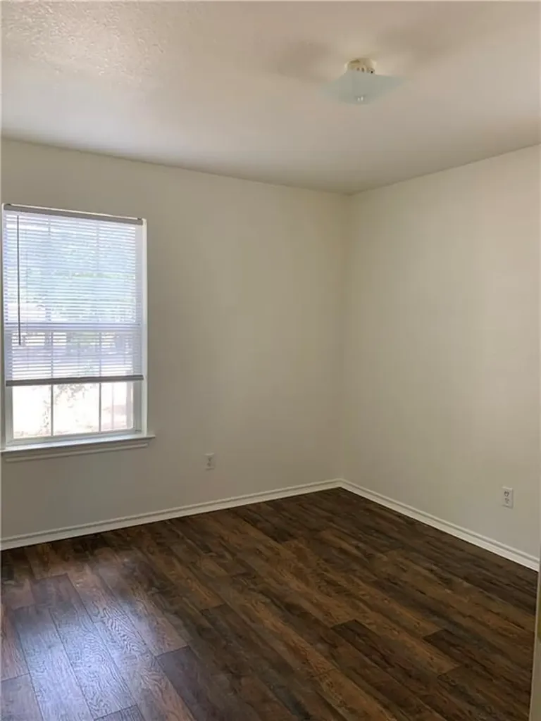 301 Taylor Street Smithville TX 78957