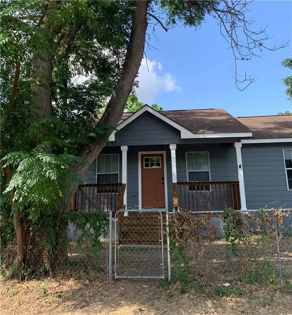 301 Taylor Street Smithville TX 78957