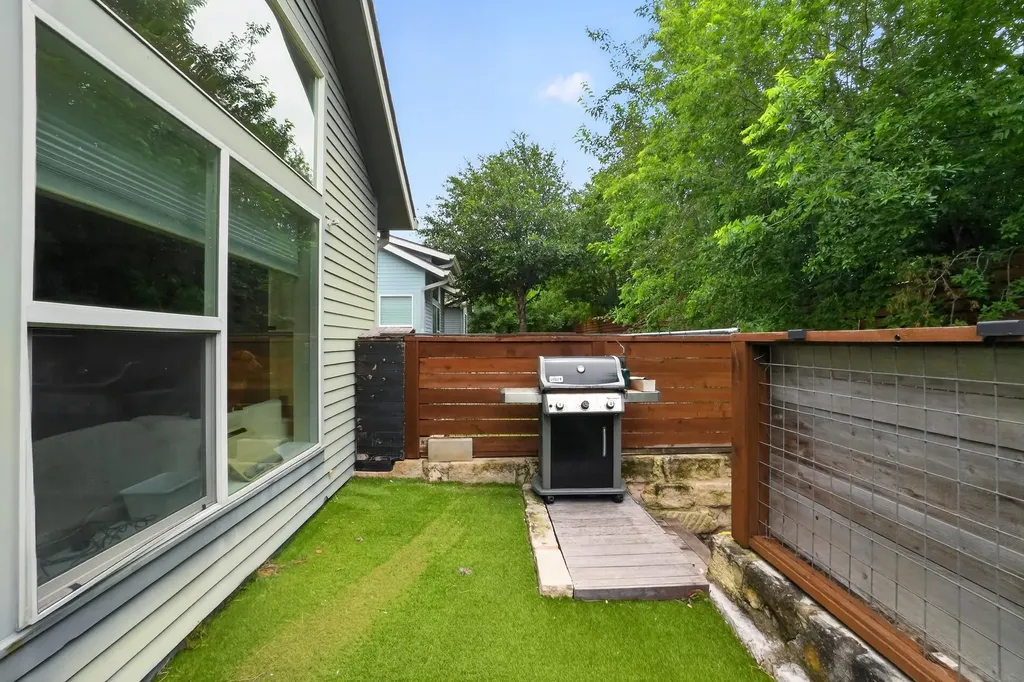 301 W Stassney Lane Austin TX 78745