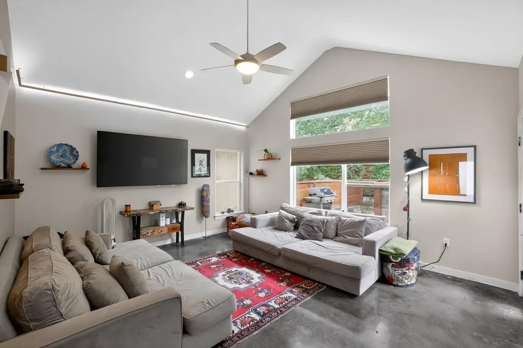301 W Stassney Lane Austin TX 78745