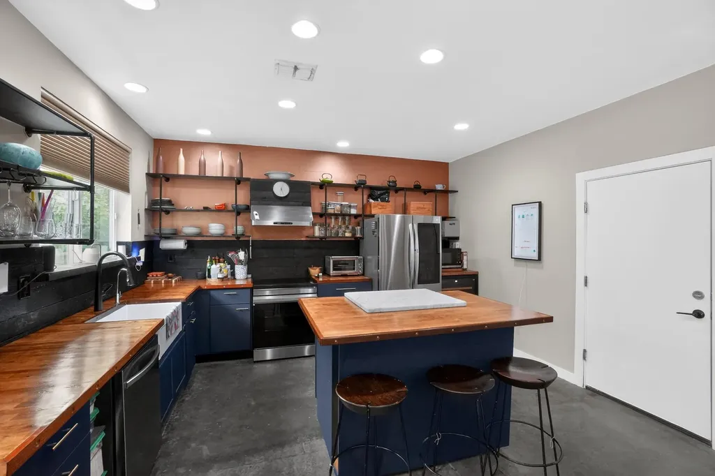 301 W Stassney Lane Austin TX 78745