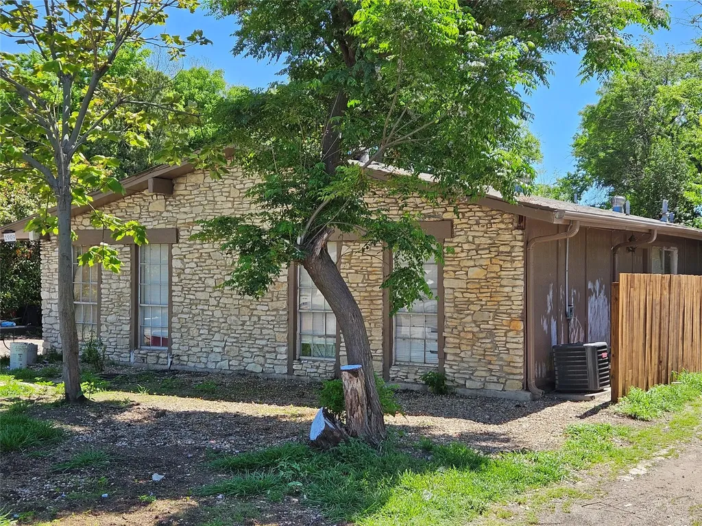 1909 Hearthside Drive Austin TX 78757