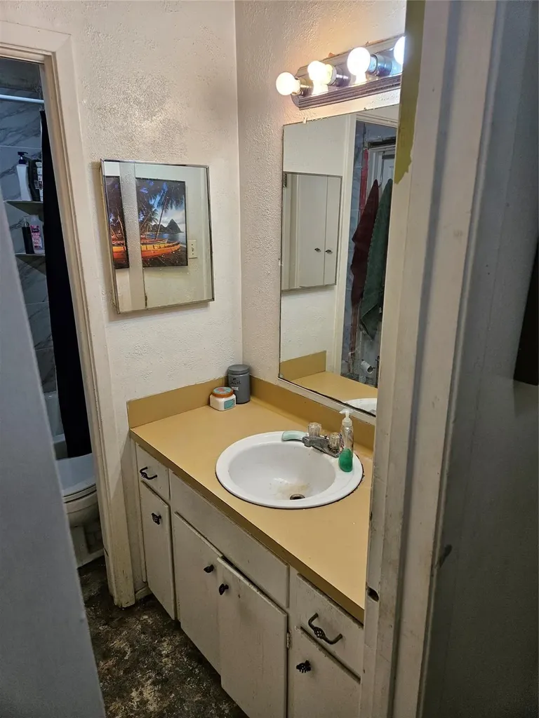 1909 Hearthside Drive Austin TX 78757