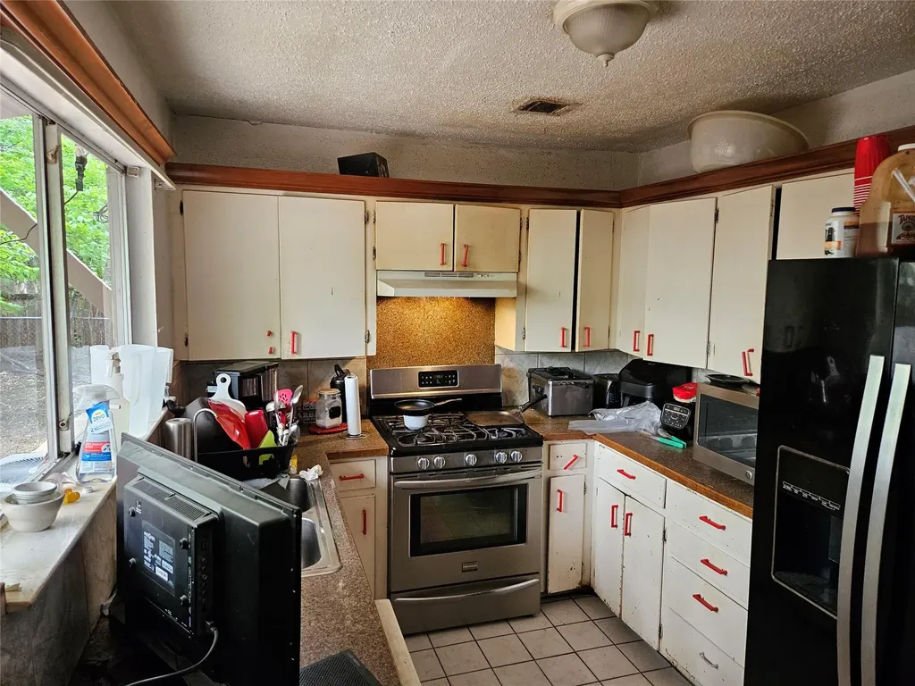 1909 Hearthside Drive Austin TX 78757