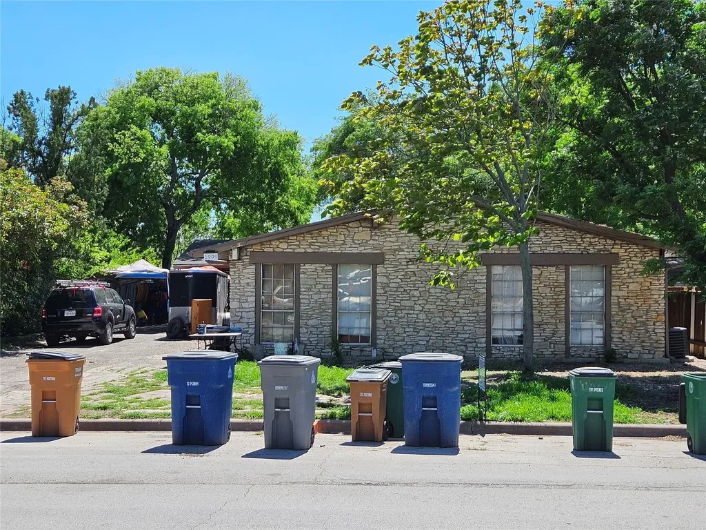1909 Hearthside Drive Austin TX 78757