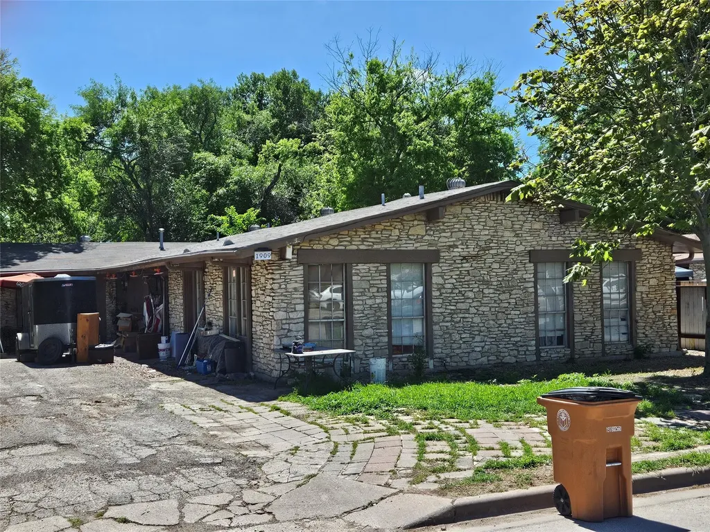 1909 Hearthside Drive Austin TX 78757