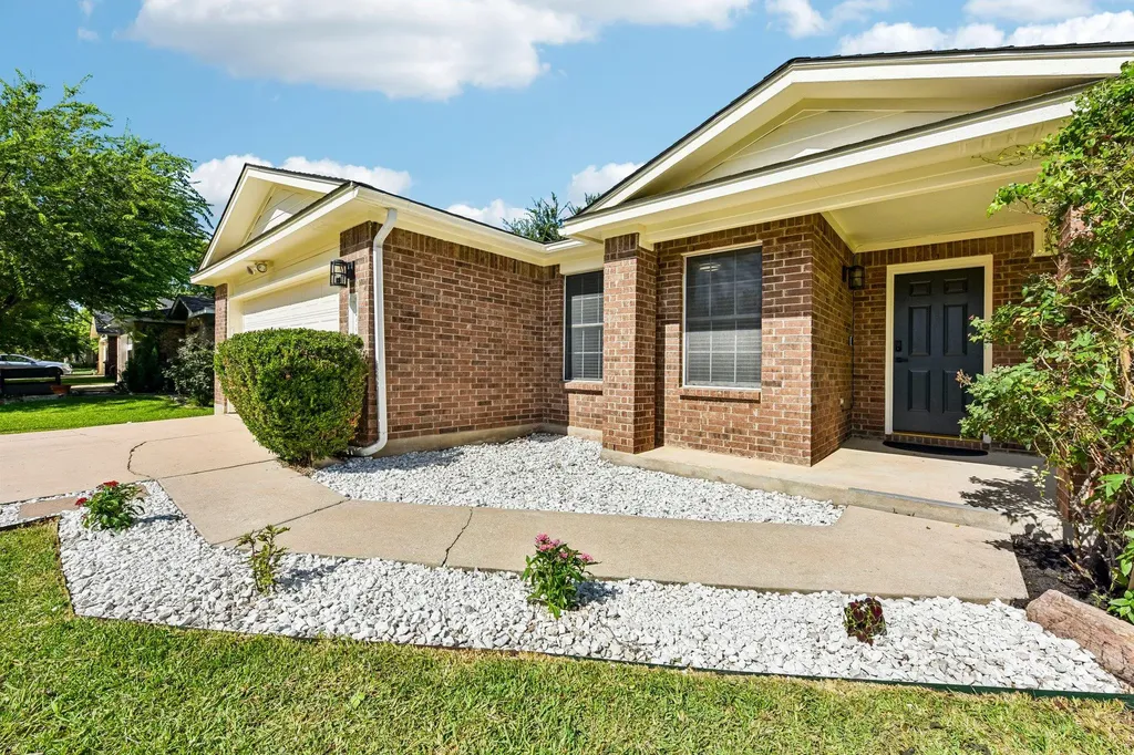 170 Kates Cove Buda TX 78610