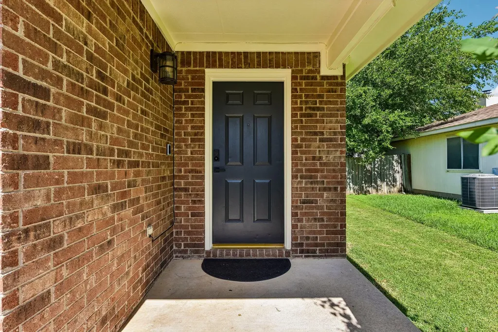 170 Kates Cove Buda TX 78610