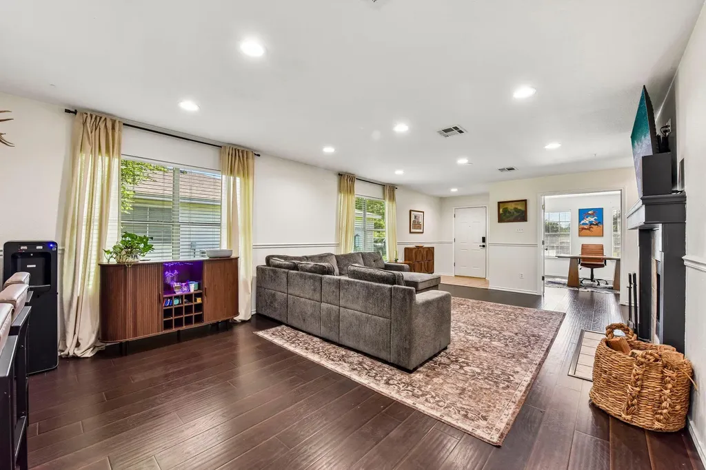 170 Kates Cove Buda TX 78610