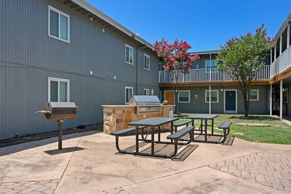 2401 Manor Road Austin TX 78722