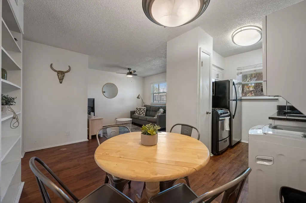 2401 Manor Road Austin TX 78722