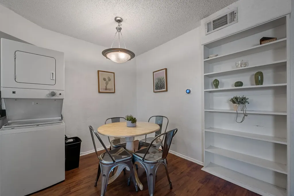 2401 Manor Road Austin TX 78722