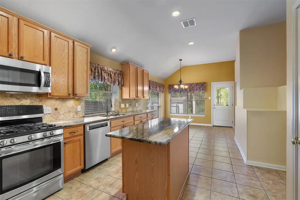 6814 Thistle Hill Way Austin TX 78754