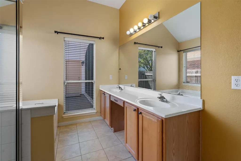 6814 Thistle Hill Way Austin TX 78754