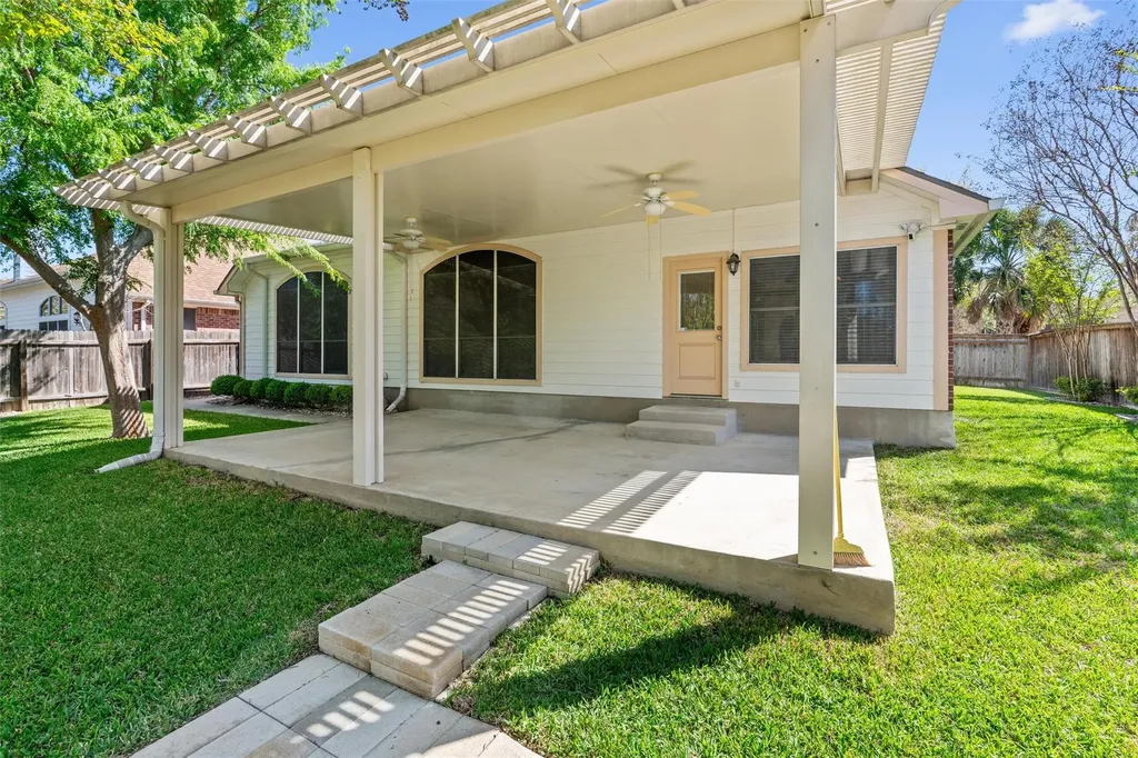 6814 Thistle Hill Way Austin TX 78754