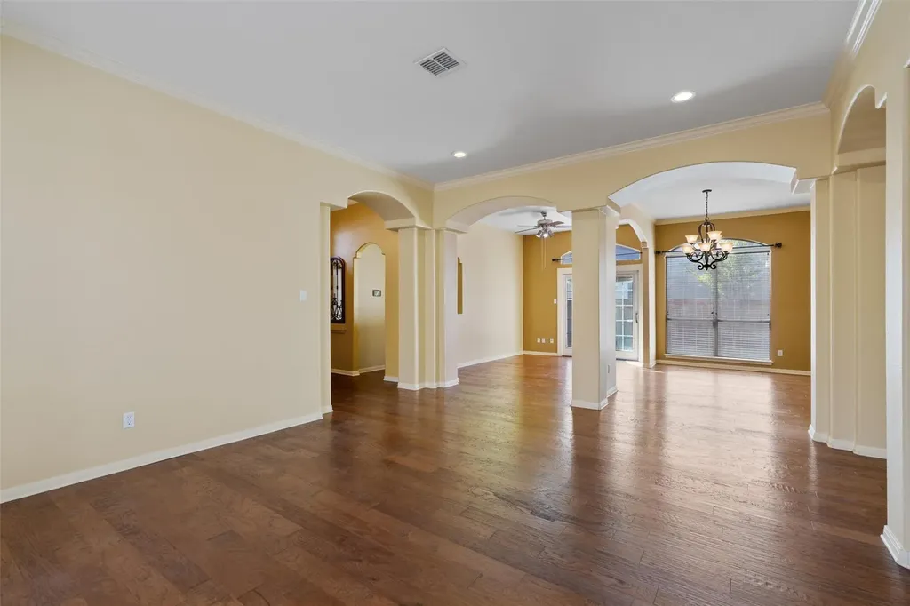 6814 Thistle Hill Way Austin TX 78754